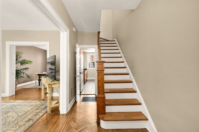 Foto del edificio - 637 Keefer Pl NW