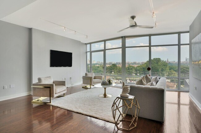 Foto del edificio - 100 Thompson Ln