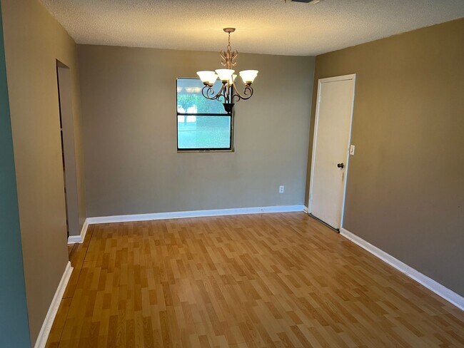 Foto del edificio - 203 Courtney Pl