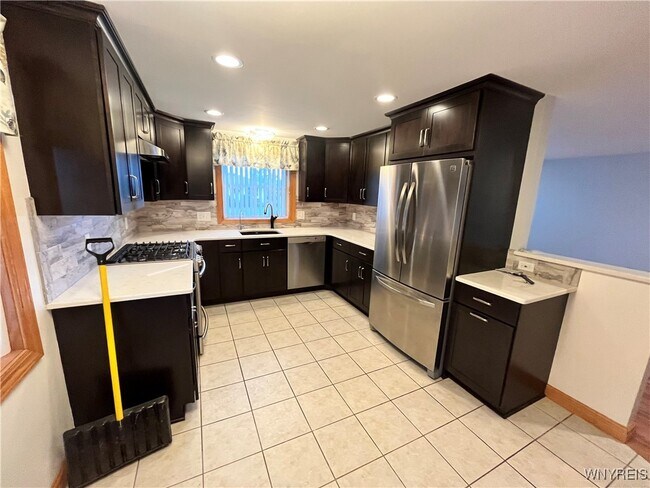 Foto del edificio - 13 Satinwood Dr