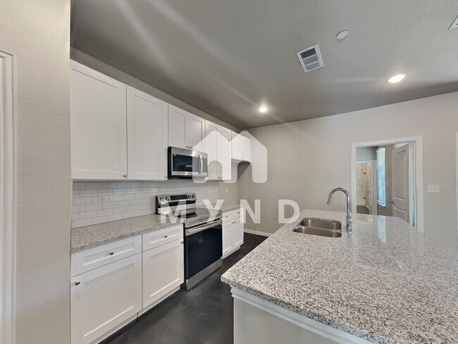 Building Photo - 418 Willow Crossing E
