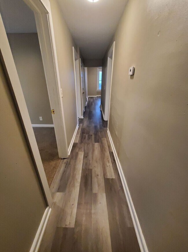 Foto del edificio - 606 N West Ave duplex