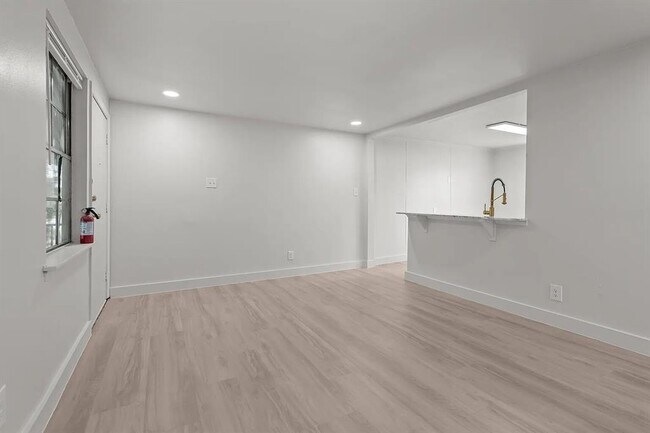 Foto del edificio - 533 S Bonner Ave
