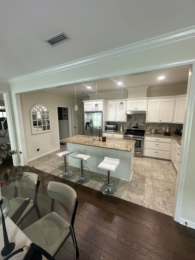 Foto del edificio - Beautiful 3 BR 2.5 Bath home with bonus room