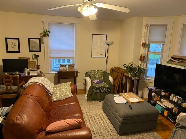 Foto del edificio - 45 Granville Ave