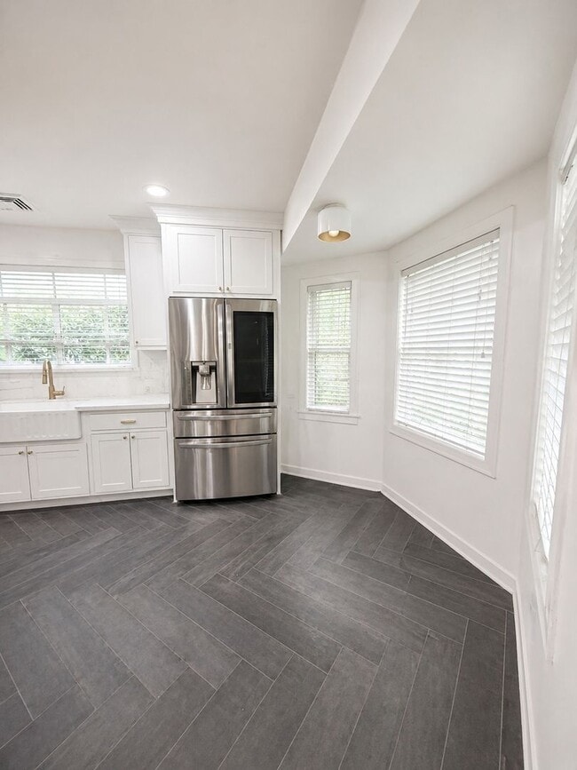 Building Photo - Adorable Home in Land Park Area of Sacramento