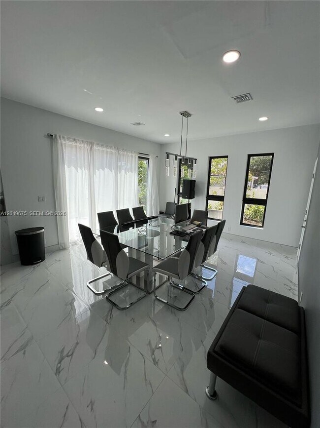 Foto del edificio - 2342 McKinley St