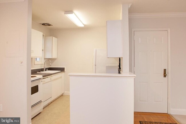 Building Photo - 1712 W Abingdon Dr
