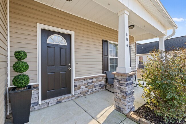 Building Photo - 604 Carat Ct