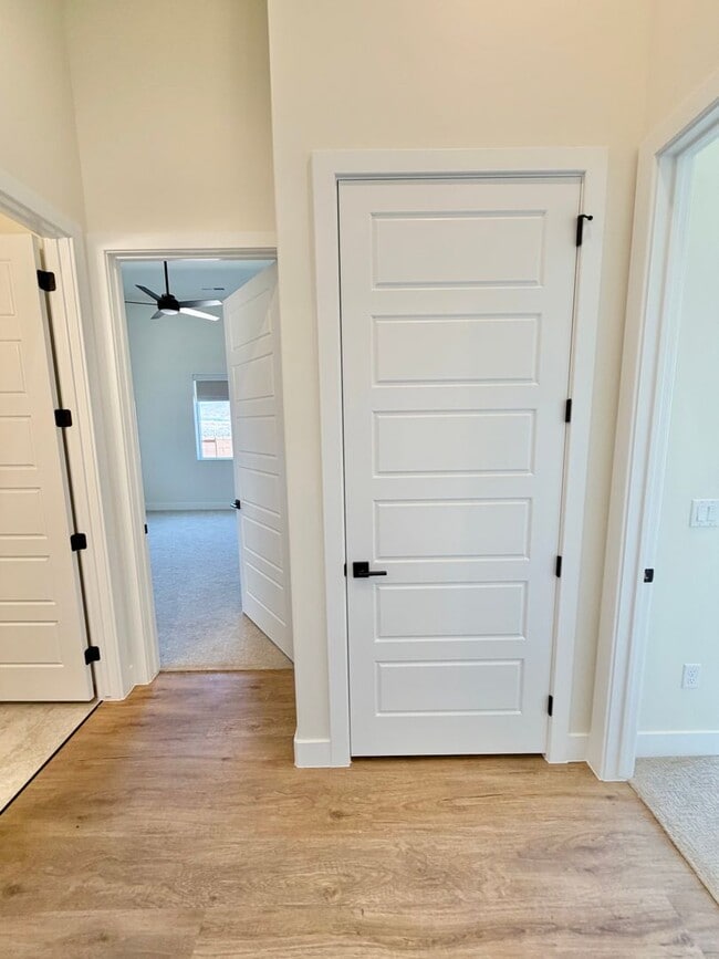 Building Photo - Beautiful Single-Level Home with Trail Access & Stunning Views!!! Pet Friendly!