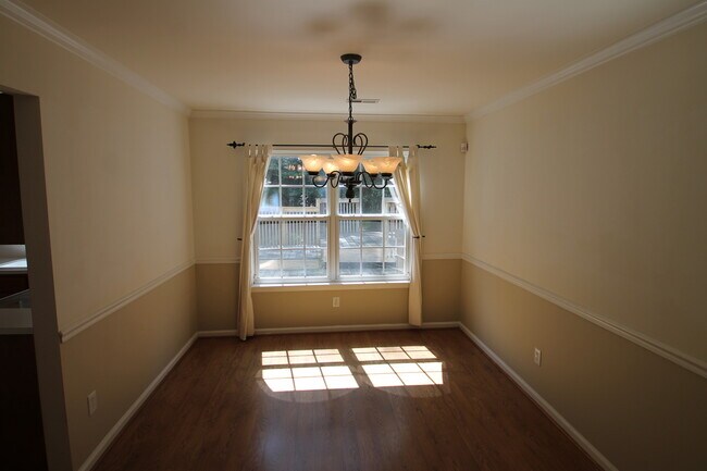 Foto del edificio - Exclusively Offered by Muse Realty, LLC