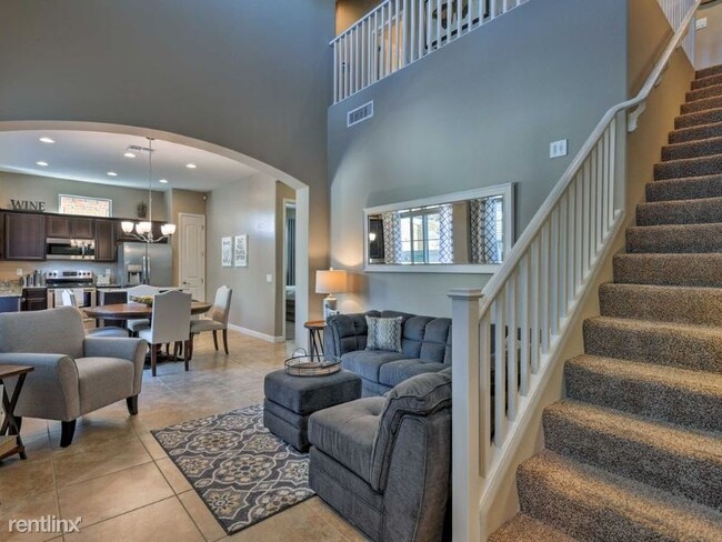 Building Photo - 1174 S Country Club Dr