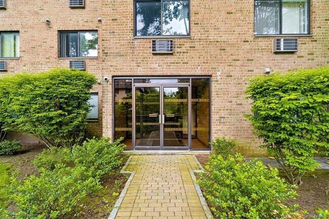 Building Photo - 508 Central Park Avenue Unit 5404