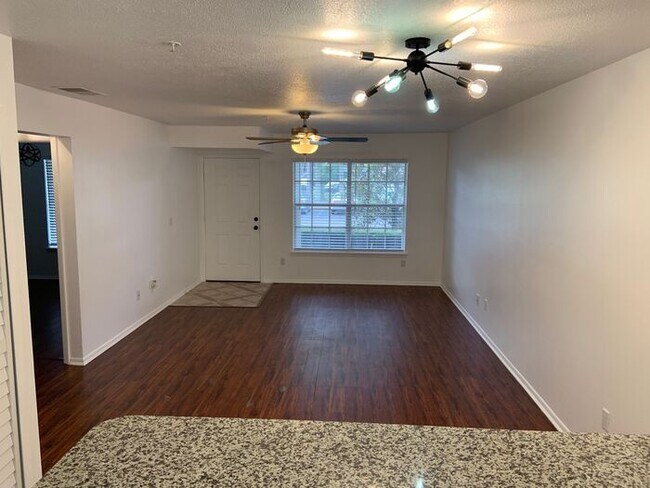 Foto del edificio - Beautiful 2/2 Condo In Hunter's Reserve! Near UCF!