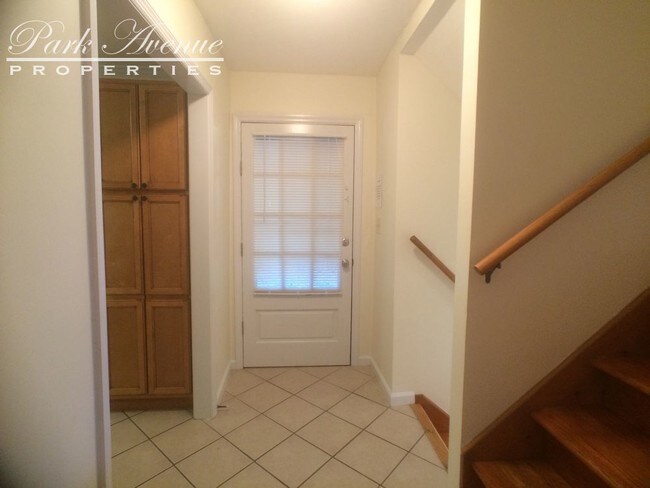 Building Photo - 1063 Seven Springs Cir