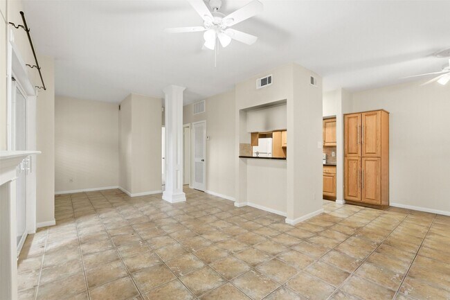 Building Photo - 2025 Augusta Dr