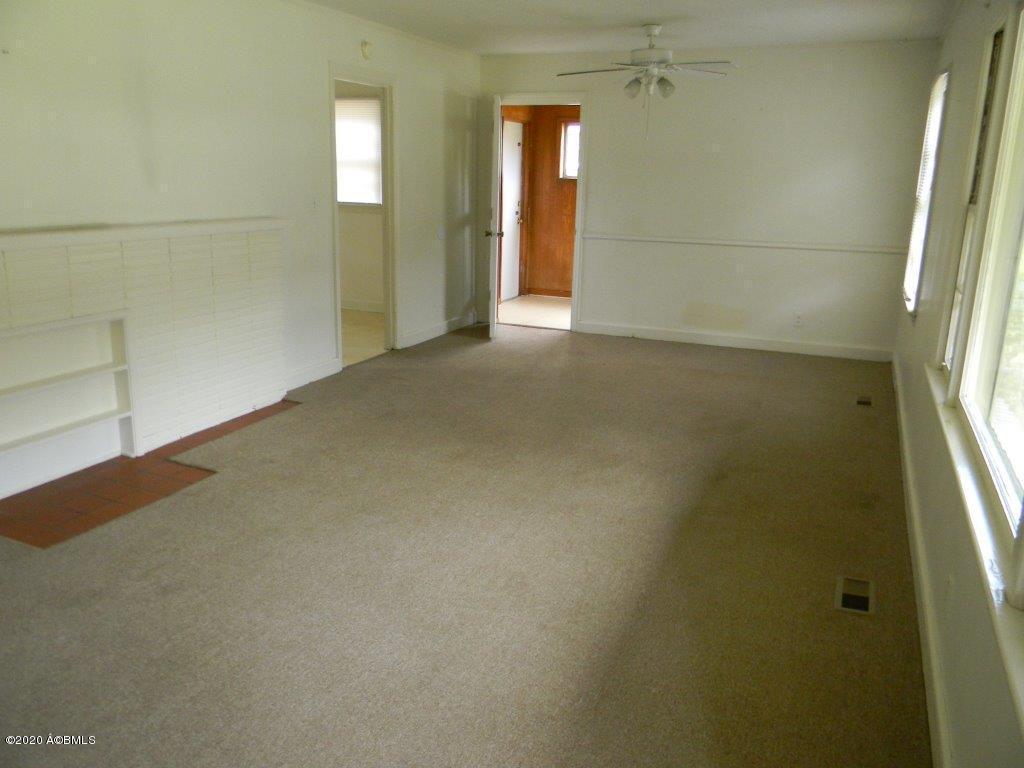 Building Photo - 1301 Jackson Ave W