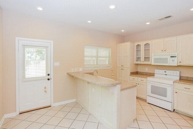 Foto del edificio - 9296 McClendon Cir N