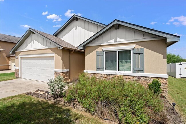 Building Photo - 11104 Mickelson Dr