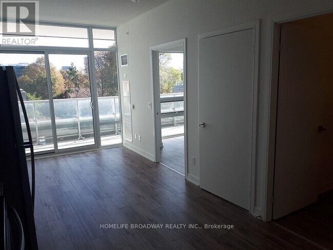 Photo du bâtiment - 621 Sheppard Ave E