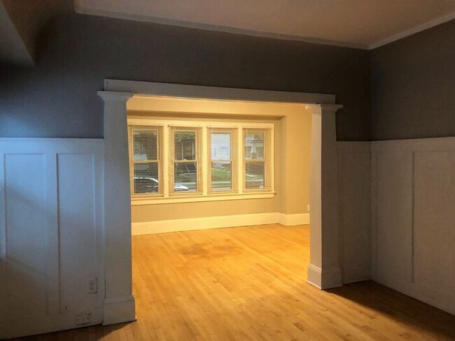 Building Photo - Don't miss out call RENU Property Manageme...