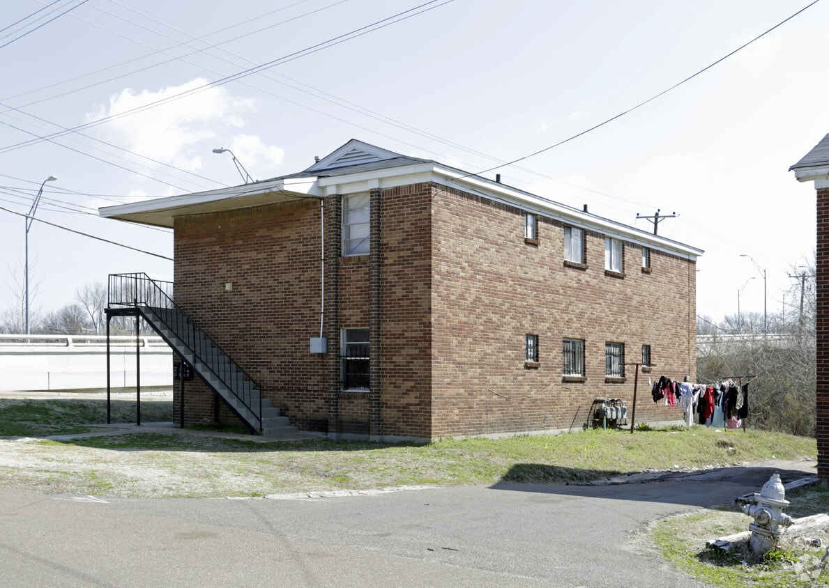 Building Photo - 89 E McLemore Ave