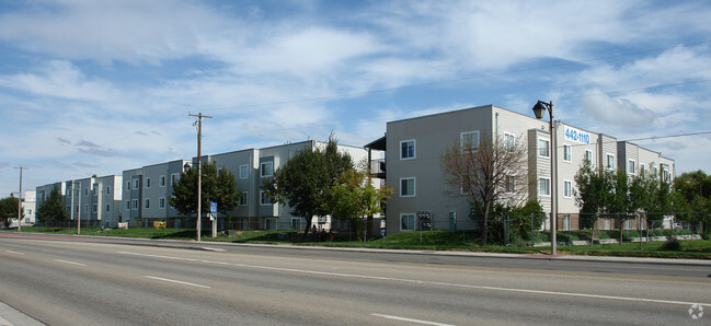 Building Photo - Gateway Crossing Apartments