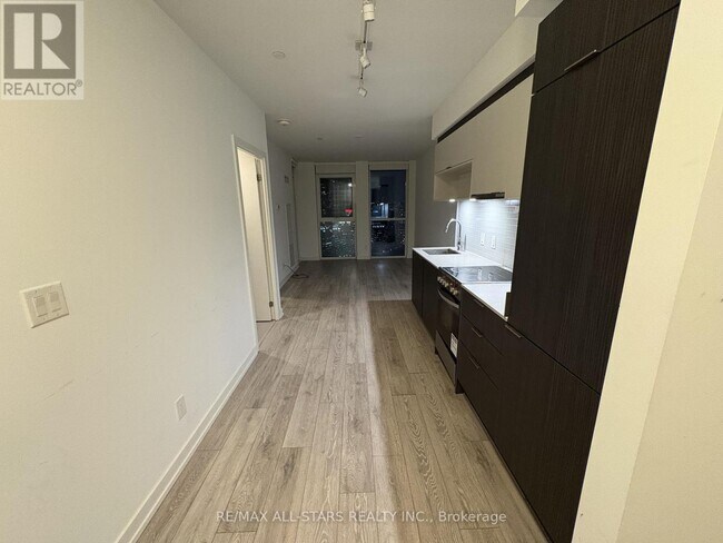 Photo du bâtiment - 159 Wellesley St E