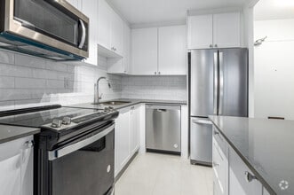 Interior Photo - 2233 - 2235 Hurontario Street