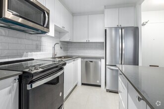 Interior Photo - 2233 - 2235 Hurontario Street