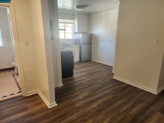 Building Photo - 11 Moraga Way