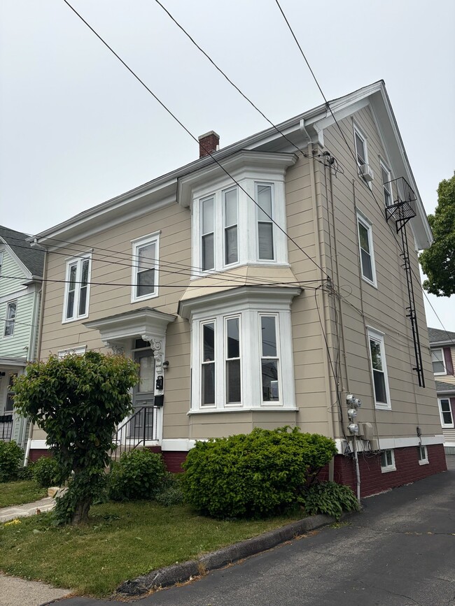 Building Photo - 68 Walnut St