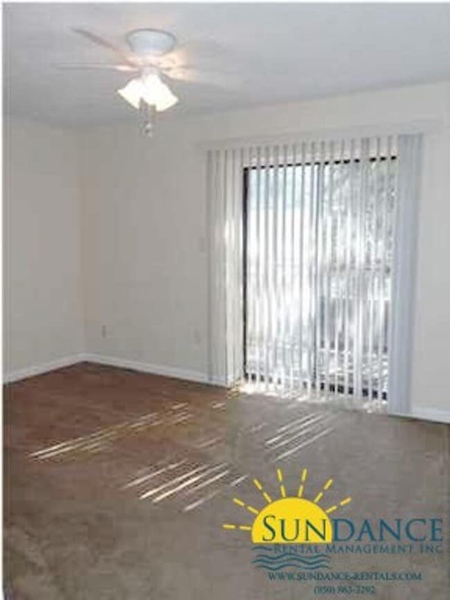 Building Photo - Great Townhouse In Downtown Fort Walton Beach