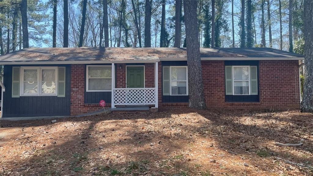 Primary Photo - 185 Oak Dr SE