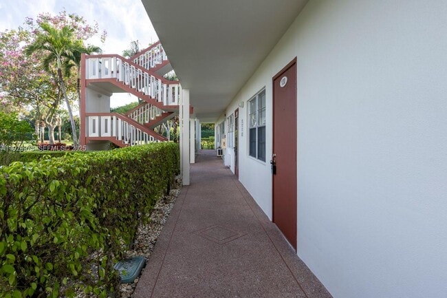 Building Photo - 130 Brighton Dr