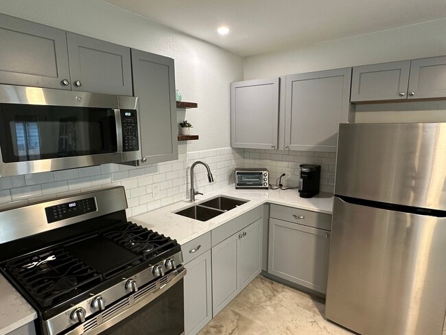 Building Photo - 627 Lovera Blvd