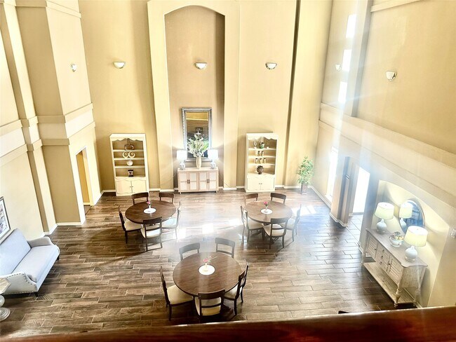 Building Photo - 2815 Kings Crossing Dr