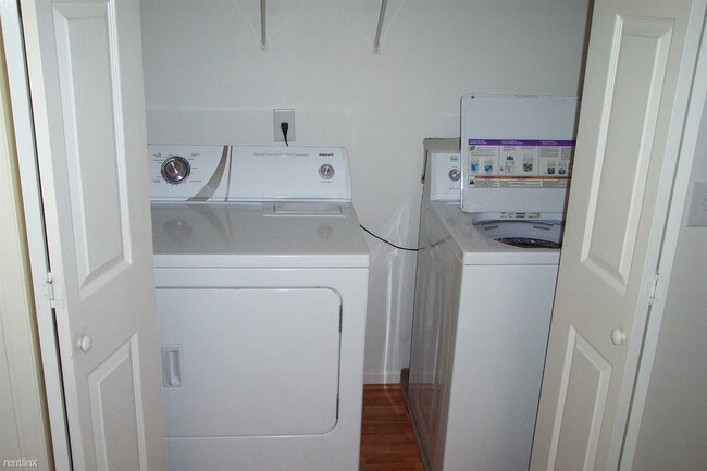 Foto del edificio - 2 br, 2 bath  - 1101A Holden Dr