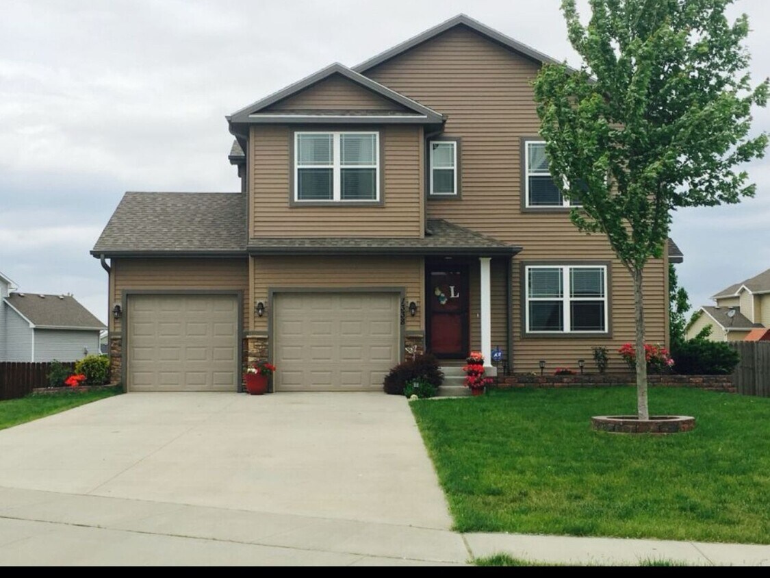 Foto principal - 4 Bedroom 2.5 bath Single Family Home in W...