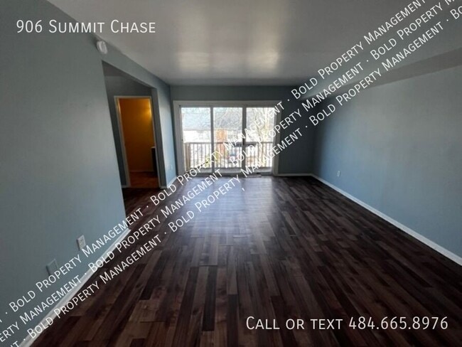 Photo - 906 Summit Chase Dr House