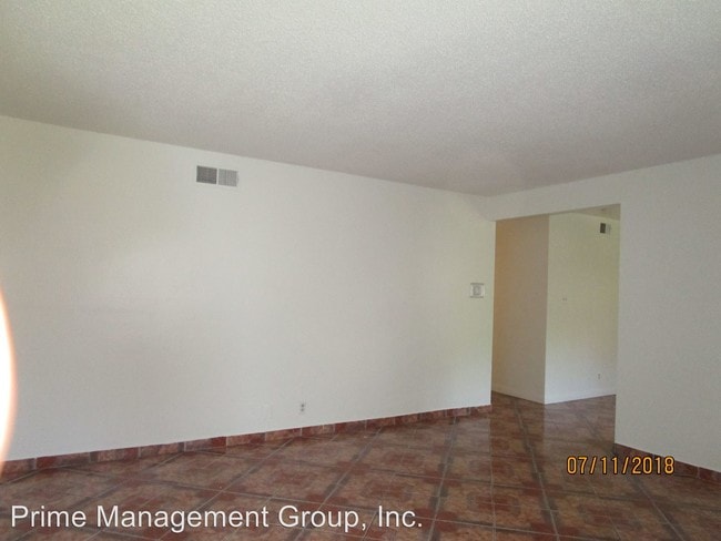 Building Photo - 4 br, 2 bath House - 7 Dovecote Lane