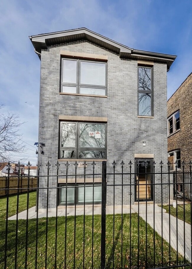 Building Photo - 3822 W Huron St