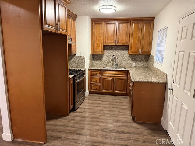 Foto del edificio - 8415 Tokay Ave
