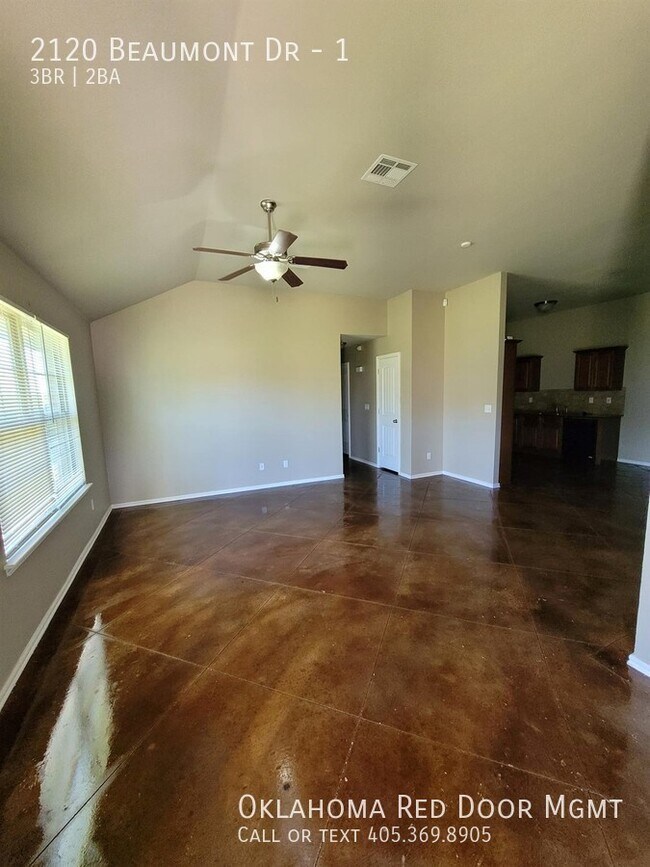 Building Photo - 2120 Beaumont Dr