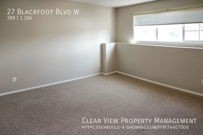 Building Photo - 3 bedroom townhouse on west side Blackfoot...