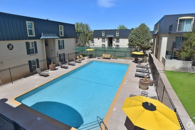 Building Photo - Advenir at French Quarter