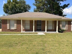 Building Photo - 6184 Cranbury Park Dr