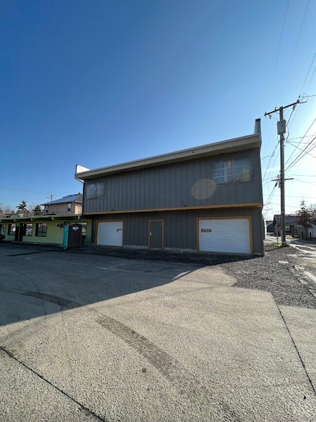 Building Photo - West 11th Studios &amp; Garages