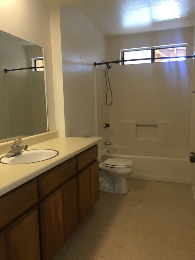 Foto del edificio - 1095 Orcutt Rd