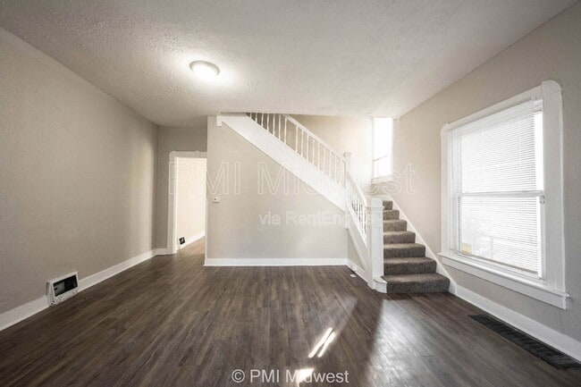 Building Photo - 101 N State Ave